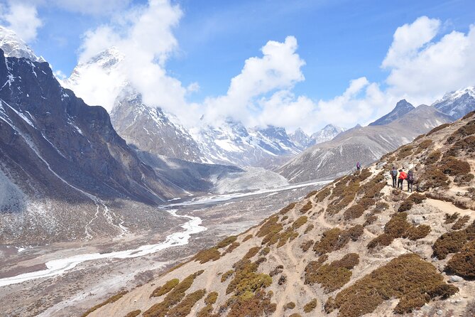 Everest Base Camp trek in 14 days - Lobuche and the Thukla memorials