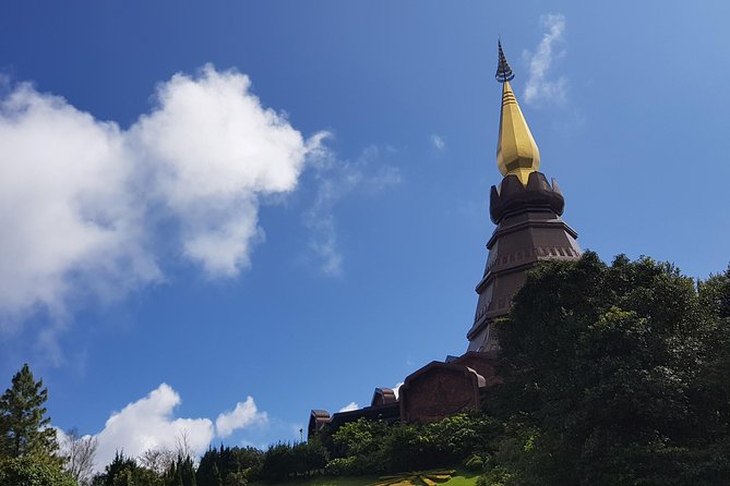 Fantastic! Famous Doi Inthanon National park tour with 2hr trekking - Wachirathan Falls and the force of the water