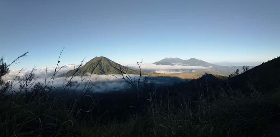 From Bali : The Majestic Mount Ijen Sunrise Trekking - Paltuding: coffee, a briefing, and the last calm moment