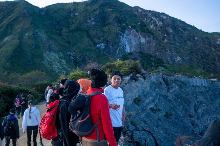 From Banyuwangi: Day Trip to Ijen Volcano with Guided Trek - Why the Ijen crater is worth an early start