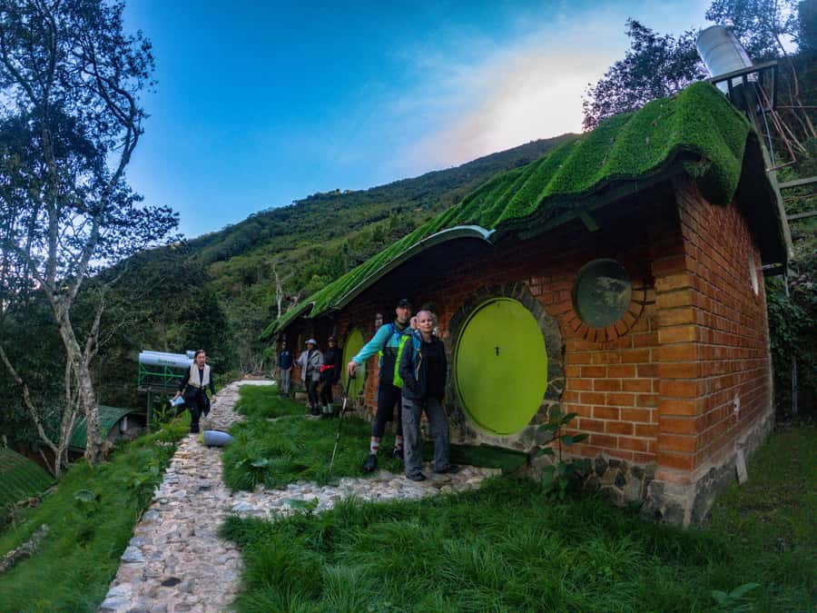 From Cusco: 5-Night Trip with Salkantay Trek & Machu Picchu - Food, water, guides, and group size