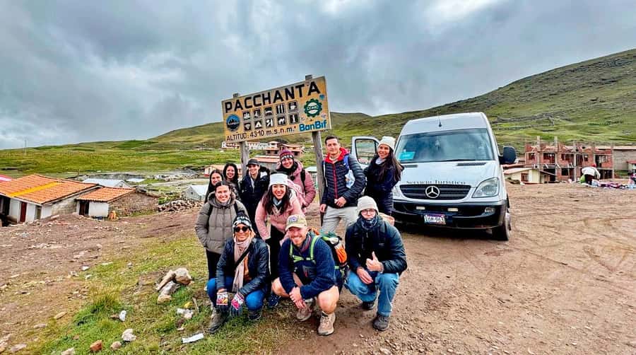 From Cusco: 7 Lakes Ausangate Trek with Breakfast and Lunch - The 4 a.m. start and the road to Pacchanta