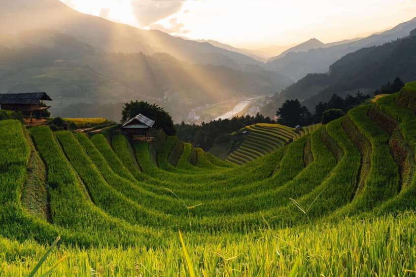 From Hanoi: 1-day Sapa Trekking Tour With Overnight Bus - Breakfast and an early start in Sapa