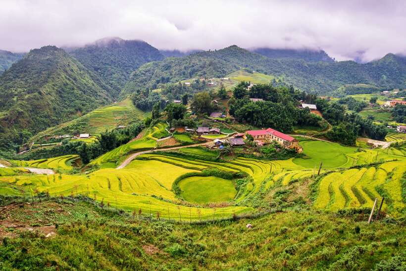 From Hanoi: 2-Day Sapa Trek Tour - Luxury Limousine Transfer - Arrival, Lunch, and the First View of Sapa