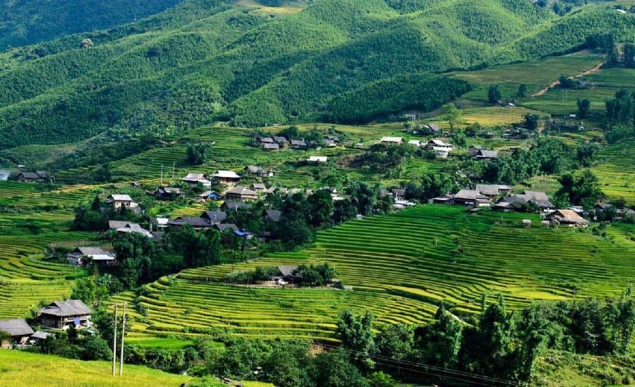 From Hanoi: 2 Day Sapa Trekking To Village & Bungalow, Meals - The early bus from Hanoi to Sapa