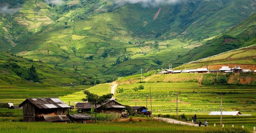 From Hanoi: 2-Day Sapa Trekking Trip with Homestay & Meals - Sapa Lunch Before the Long Walk