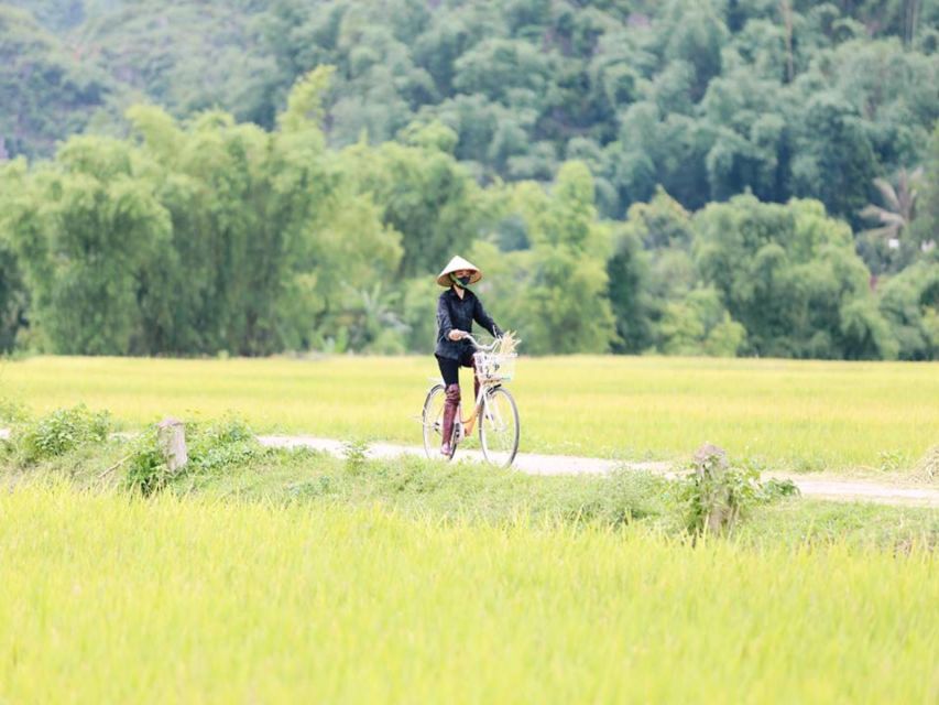 From Hanoi: Mai Chau Valley & Hill Tribes 2-Day Trek Tour - Lunch, free time, and the ride back to Hanoi