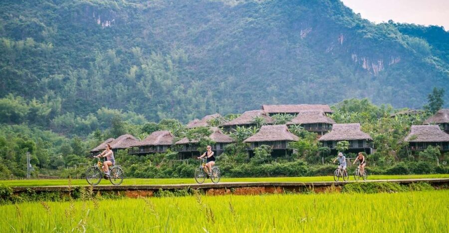 From Hanoi: Mai Chau Valley & Hill Tribes 2-Day Trek Tour - The morning drive from Hanoi to Mai Chau