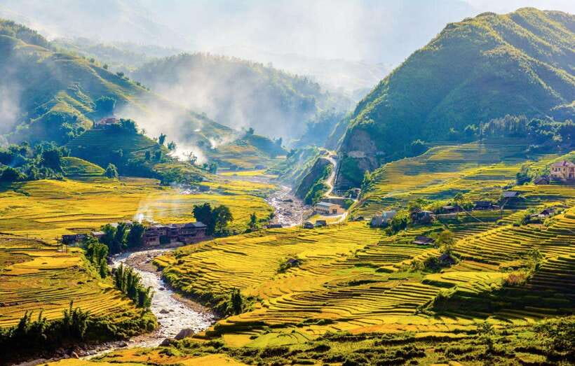 From Hanoi: Trek and Stay: 3-Day Sapa Highlands Adventure - Day one: Cat Cat Village and Sin Chai