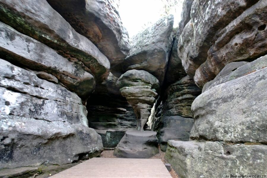 From Wroclaw: Full-Day Stolowe Mountains Trekking Tour - Czermna’s Skeleton Chapel