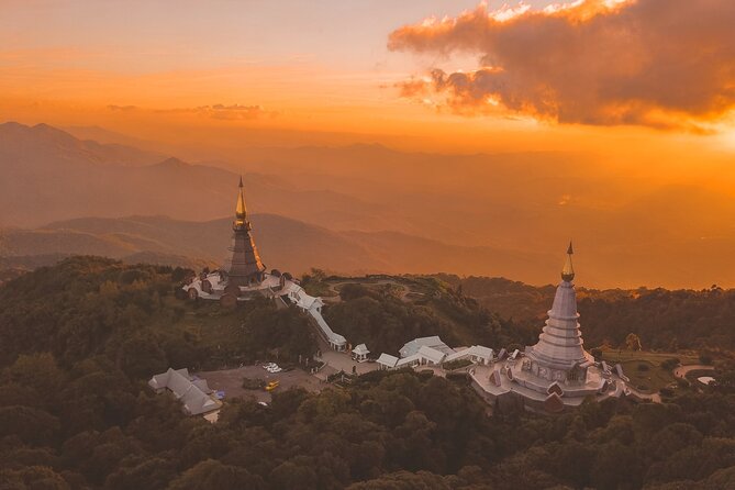 Full-Day Doi Inthanon National Park Tour with Trek and Pagodas - Thailand’s highest point in a 15-minute stop