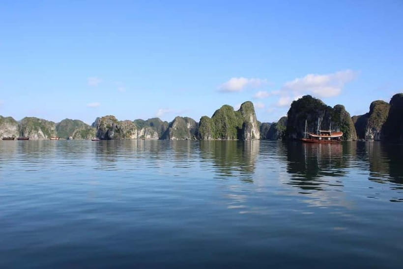 Fullday Trekking in Cat Ba National Park to Viet Hai Village - 12:30 to 1:00, lunch and a fish massage