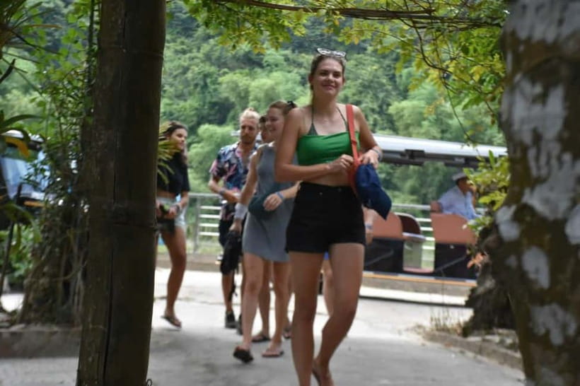 Fullday Trekking in Cat Ba National Park to Viet Hai Village - 2:00, cycling or taking the mini bus to the dock