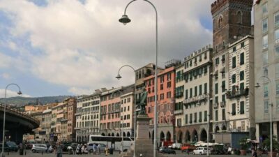Genoa: Columbus Trail Urban Trekking with Wine & Local Tastings
