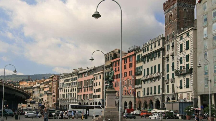 Genoa: Columbus Trail Urban Trekking with Wine & Local Tastings - Via di Ravecca and the old lanes of Genoa