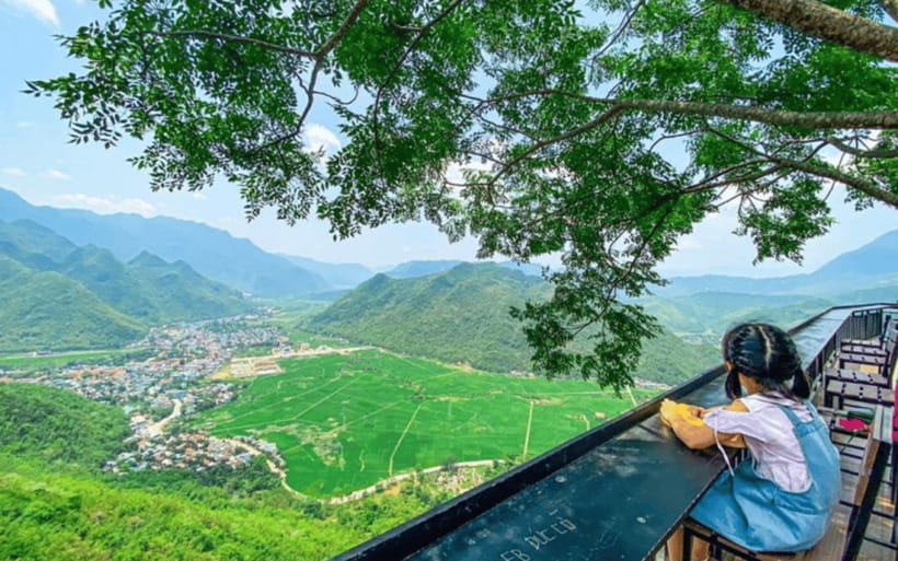 Ha Noi - Mai Chau - Pu Luong 2 Days 1 Night Trekking Tour - Thung Khe Pass and the first views of Mai Chau