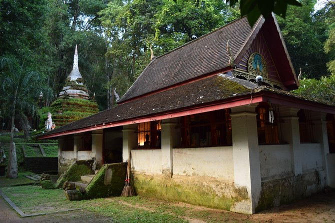 Half Day Doi Suthep Temple and short trekking on monk trail (Private Tour) - Guides who add value