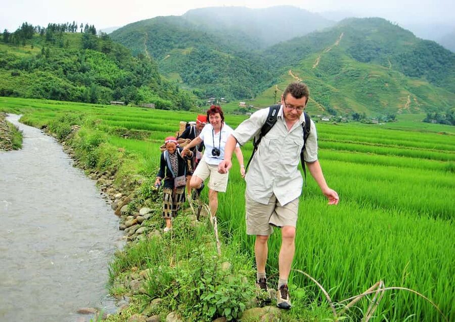 Hanoi: Sapa Trekking 2 Days 1 Night Overnight in Village - Ta Van village and a night with a Dzay family
