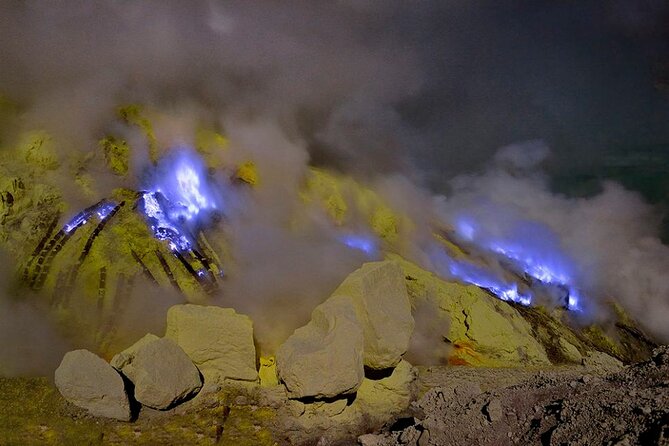 Ijen Blue Fire Trekking - Climbing through the darkness to Ijen Crater