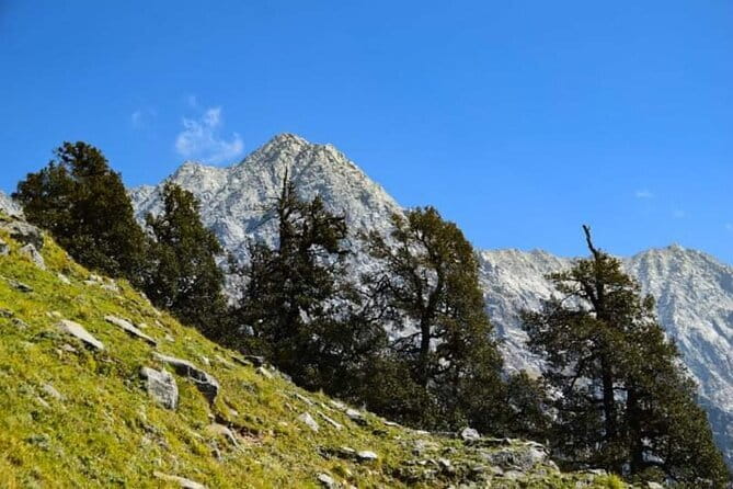 Indrahar Pass Trek with Manu Adventures India - From Bhagsu Nag to the first mountain paths
