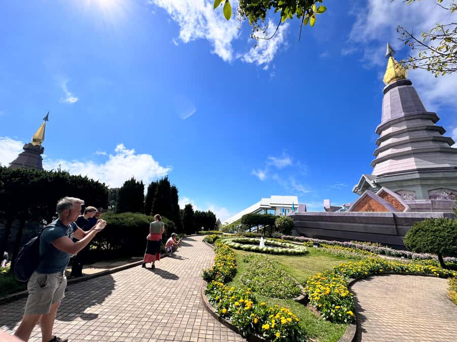 Inthanon national park, Trekking and Sightseeing in one day. - The twin pagodas combine views and culture