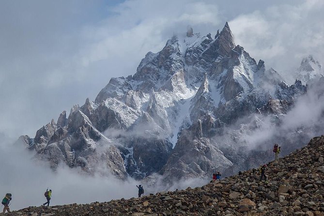 K2 Base Camp & GONDOGORO LA TREK - Jhola and Paiyu introduce the walking rhythm