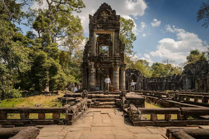 Kbal Spean Trekking Tour with Banteay Srei & Landmine Museum - Kbal Spean and the River of 1000 Lingas