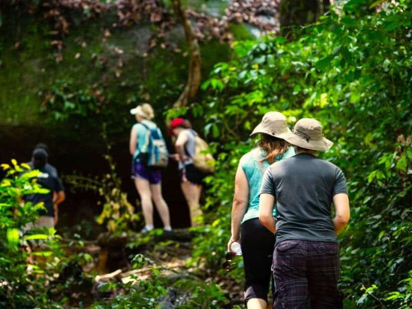 Kbal Spean Trekking Tour with Banteay Srei & Landmine Museum - Banteay Samre: a calm first temple stop