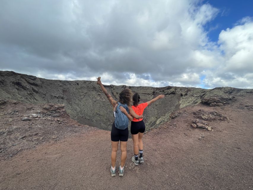 Lanzarote: Timanfaya Natural Park Trekking Tour - Reaching the Santa Catalina crater