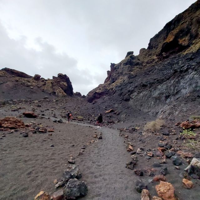 Lanzarote: Timanfaya Natural Park Trekking Tour - Sunset, wind, and the changing start time