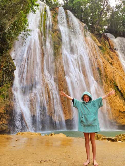 Las Terrenas: El Limón Waterfall Trekking Tour in Samana - Swimming beneath the falls