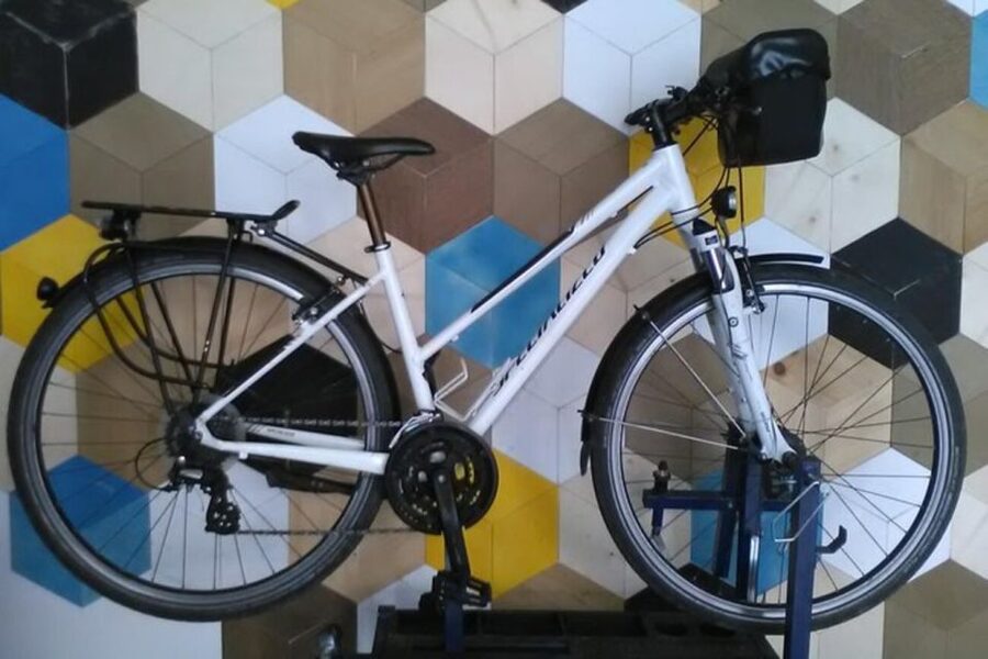 Lecce: Bike Rental (City, Trekking, E-Bikes) - Picking up your bike beside Lecce station