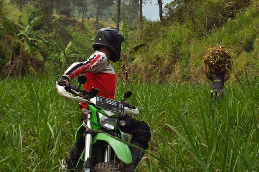 Mount Batur: Sunrise Dirt Bike Trek with Trained Riders - Exploring craters and riding down in daylight