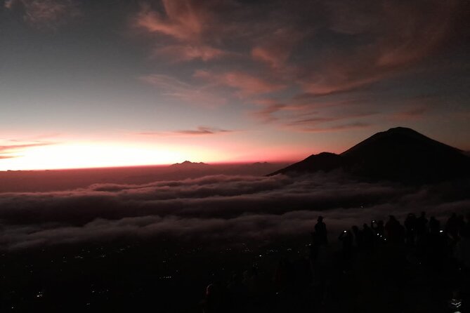Mount Batur Sunrise Trekking with Private Guide and Breakfast - Meeting the Mount Batur trekking guide