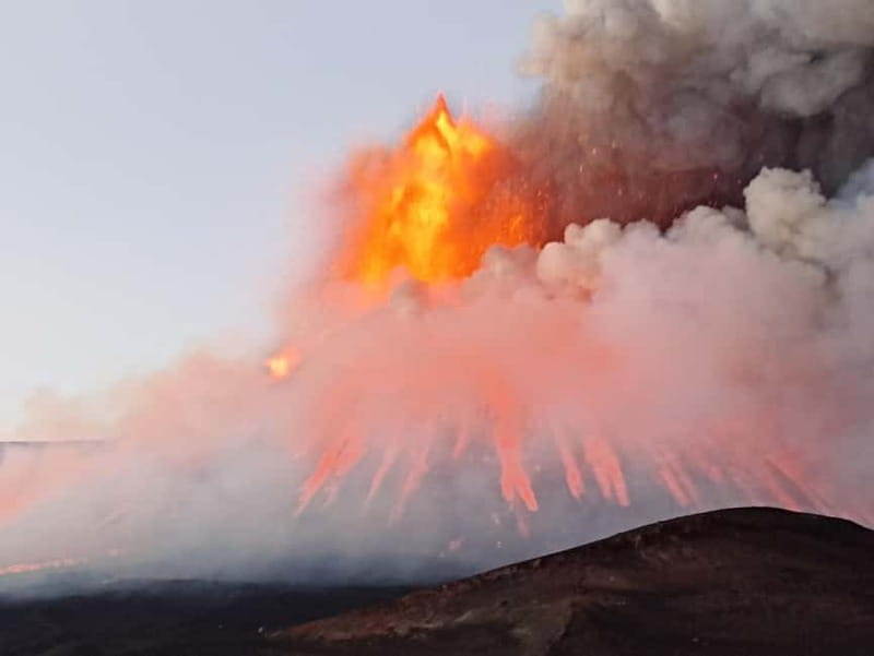 Mount Etna: Central Crater (3,340 meters) with Jeep and Trek - The 40-minute 4x4 ride to 2,930 meters