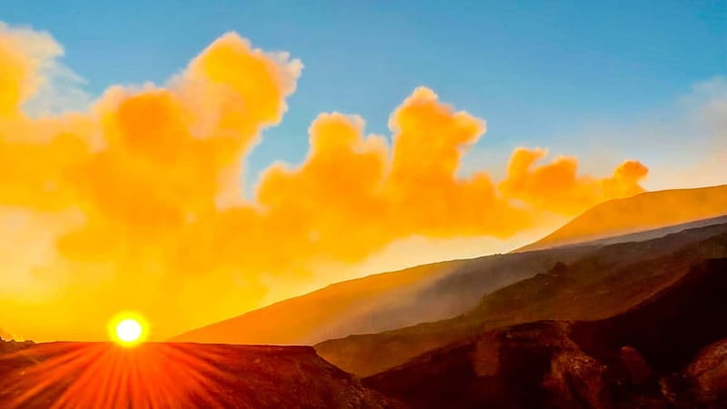 Mount Etna: Trek to 3000m with cable car and 4x4 - The return route across black sand