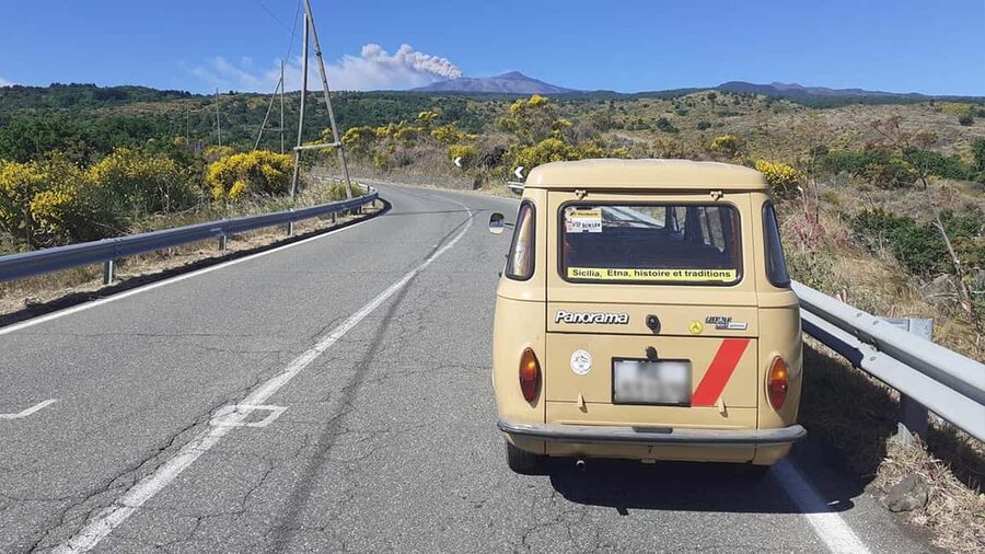 Mount Etna: trek with vintage car, tasting sicilian produtcs - The vintage car and the small-group advantage