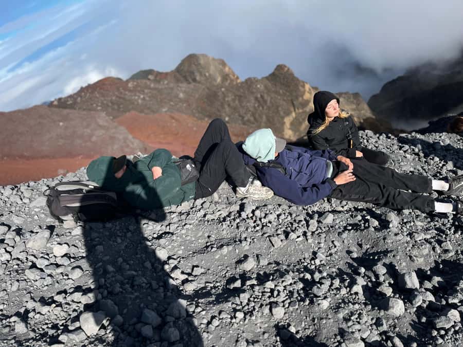 Mount Rinjani Trekking 2D-1N Summit - Food, water, and equipment on the trail
