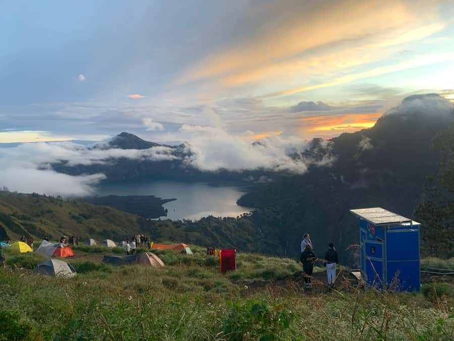 Mount Rinjani Trekking 2D/1N Summit Sunrise & Sunset Views - Guides, porters, and the human side of the trek