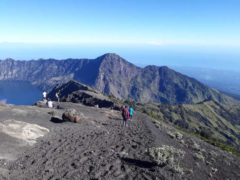 Mount Rinjani Trekking 3D/2N Lake,Host Spring Full Experiece - Food, gear, and what you carry