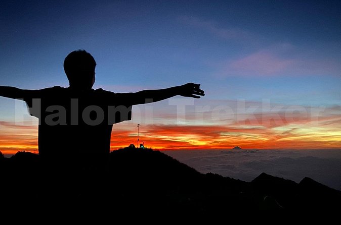 Mt Rinjani Trekking 2 Days 1 Night (Senaru Crater Rim) - Day three: sunrise and the five-hour descent