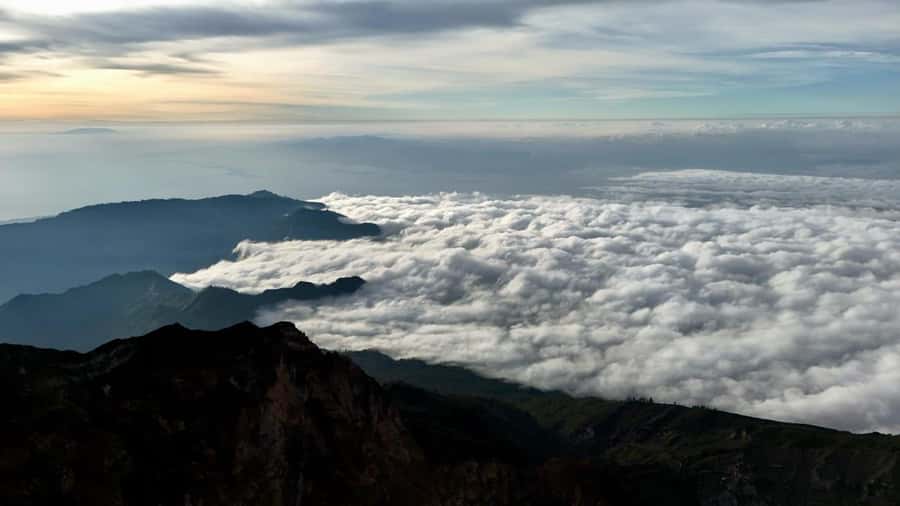 Oke Rinjani 2-Day Trek – Summit senaru Climb & Amazing Views - Day 2: The early climb to the Second Summit