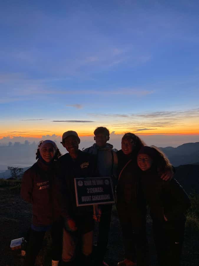 Oke Rinjani 2-Day Trek – Summit senaru Climb & Amazing Views - What the guides, porters, and food add