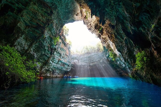 One Day caving and Trekking Phong Nha - Ke Bang - River trekking to Hang E and the spring swim