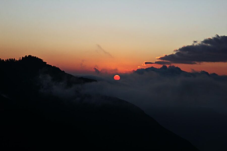 Pokhara: 3-Day Ghorepani, Poon Hill and Ghandruk Guided Trek - Guide Quality And Group Style