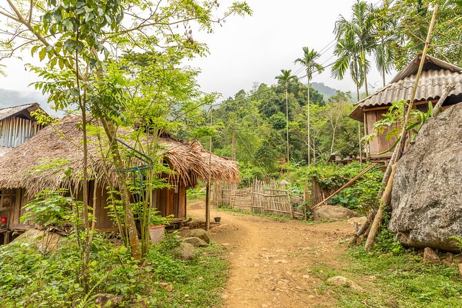 Pu Luong Full Day Trek Terraces Weaving and Waterfall Lunch - Chom Lan and the Thai weaving tradition