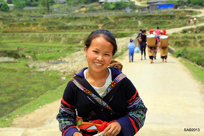 Red Dao Village Trek and Herbal Bath - Walking through bamboo forest to Ta Phin