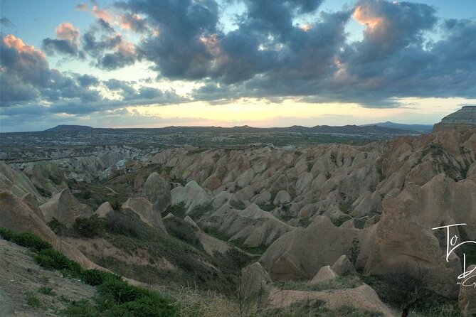 Red & Rose Valley Sunset Hiking Tour with a Trekking Dog "Oscar" - Who should book this sunset hike?