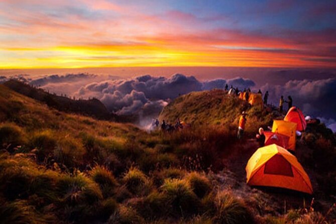 Rinjani trekking 2 days 1 night - Day Two: Sunrise, Breakfast, and the Long Descent