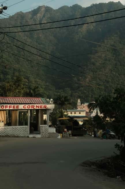 Rishikesh: Neelkanth Mahadev Guided Trek - Walking the 2.78-hour forest route